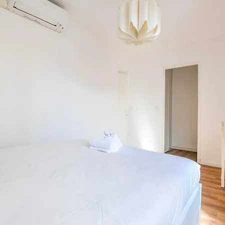 3 Ch Avec Balcon A La Joliette Appartement *