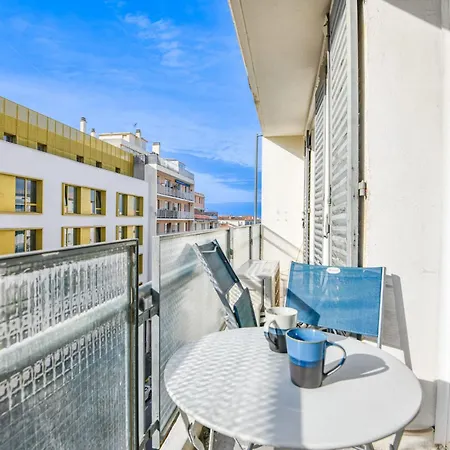 3 Ch Avec Balcon A La Joliette * Marseilles